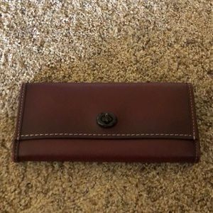 Coach glovetanned leather turnlock wallet